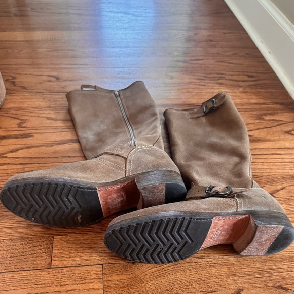 Frye women’s size 11 Tan Suede Boots - Picture 2 of 2